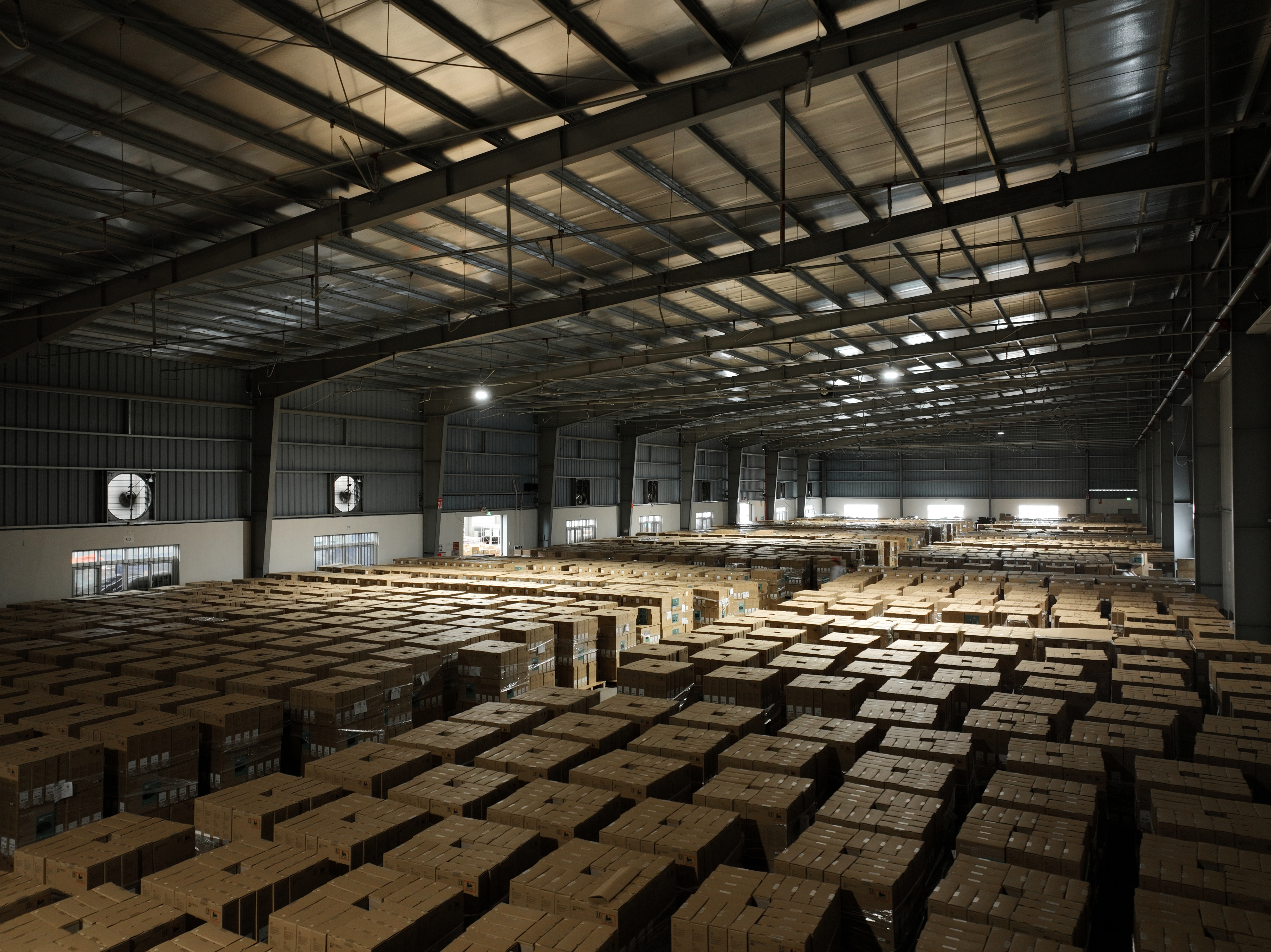 Large-Scale Warehousing & Logistics – On-Time Delivery with Consistent Quality