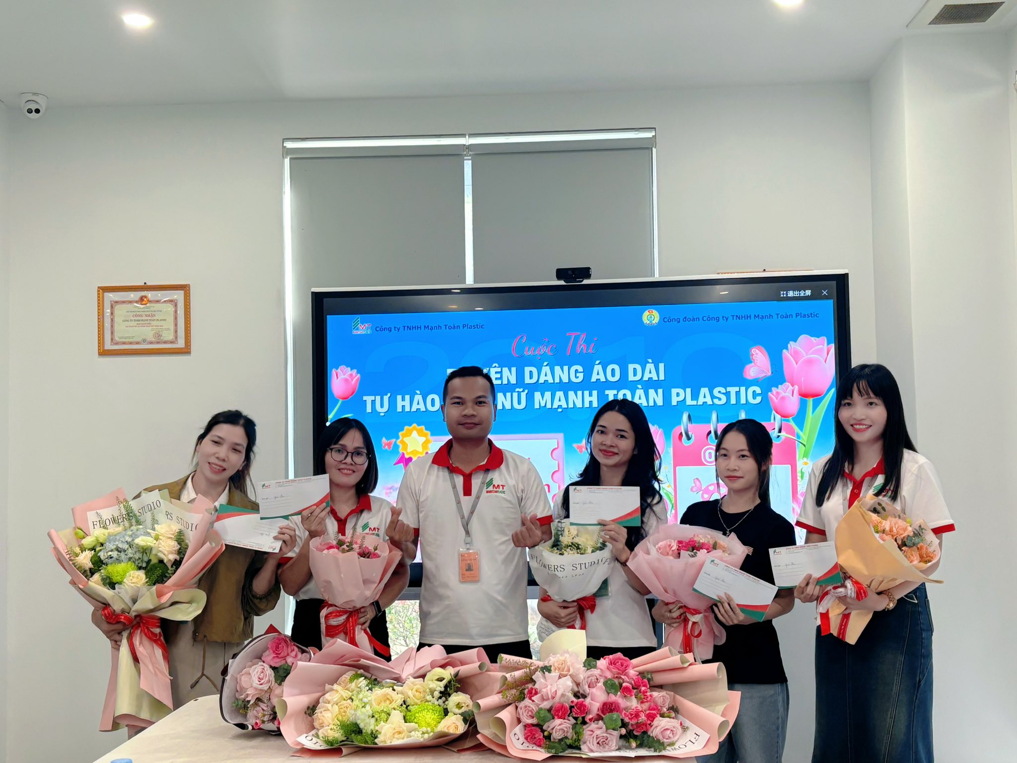 Đoàn viên Mạnh Toàn Plastic sôi nổi mừng ngày Phụ nữ Việt Nam 20/10