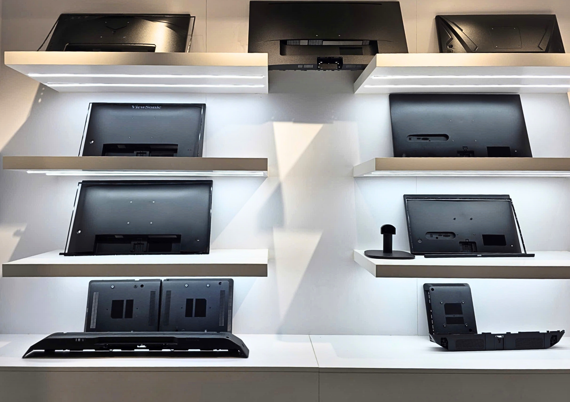 Sản xuất & gia công linh kiện nhựa điện tử